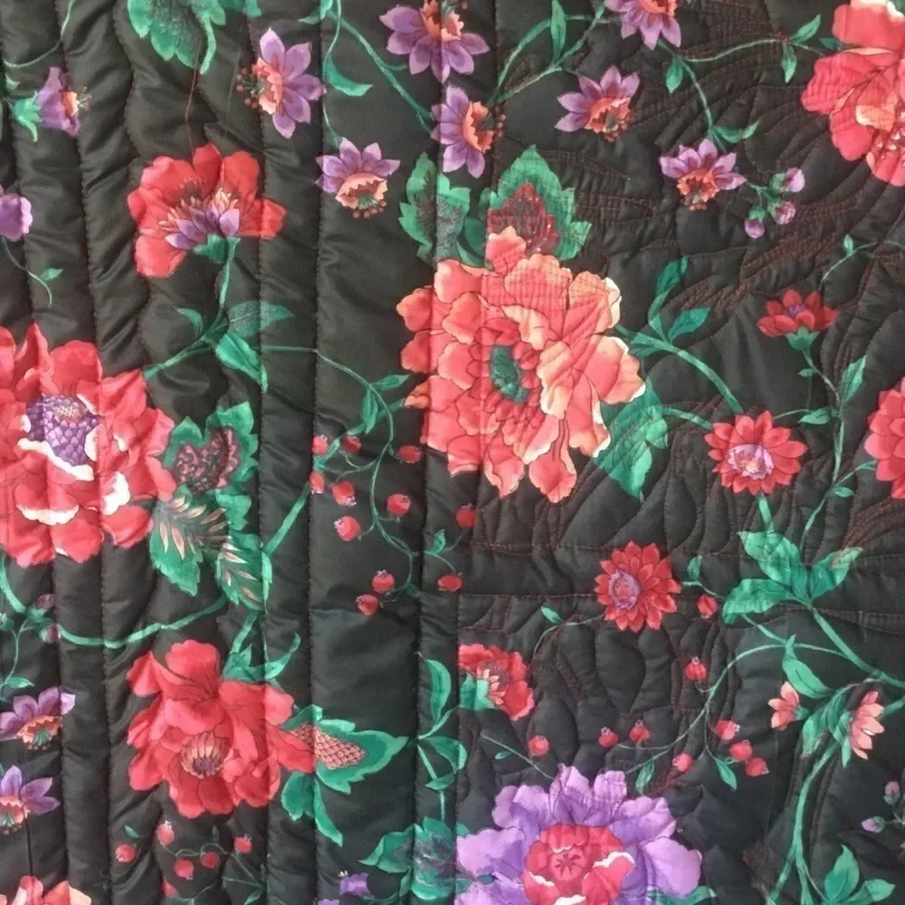 NWT Hand Crafted Tulip Time Quilt